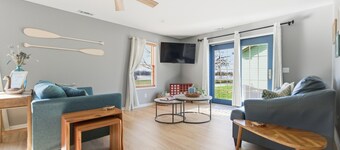 Cozy Lakeside Cottage for Families and Fun Seekers. Game room - Large Soaker Tub