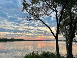 Miscellaneous - Cozy Lakeside Cottage for Families and Fun Seekers. Game room - Large Soaker Tub (Council Bluffs)