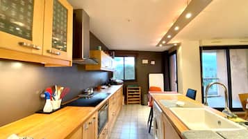 Réfrigérateur, micro-ondes, four, lave-vaisselle