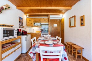 Dining - Le Névé - Two Bedroom Apartment, Sleeps 6 (Crest Voland)