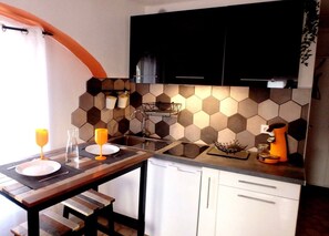 Fridge, microwave, coffee/tea maker, toaster - Barberina - Studio en centre ville (Toulouse)