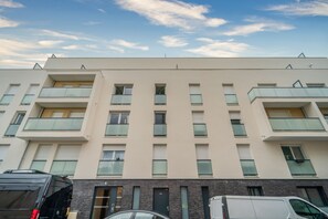 A multi-story building with a flat facade, large windows, and balconies. - Carré d’As - Appartement de standing (Le Bourget)