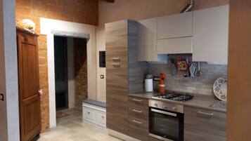 KĂŒhlschrank, Mikrowelle, Ofen, Herdplatte