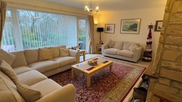 Cottage | Living area