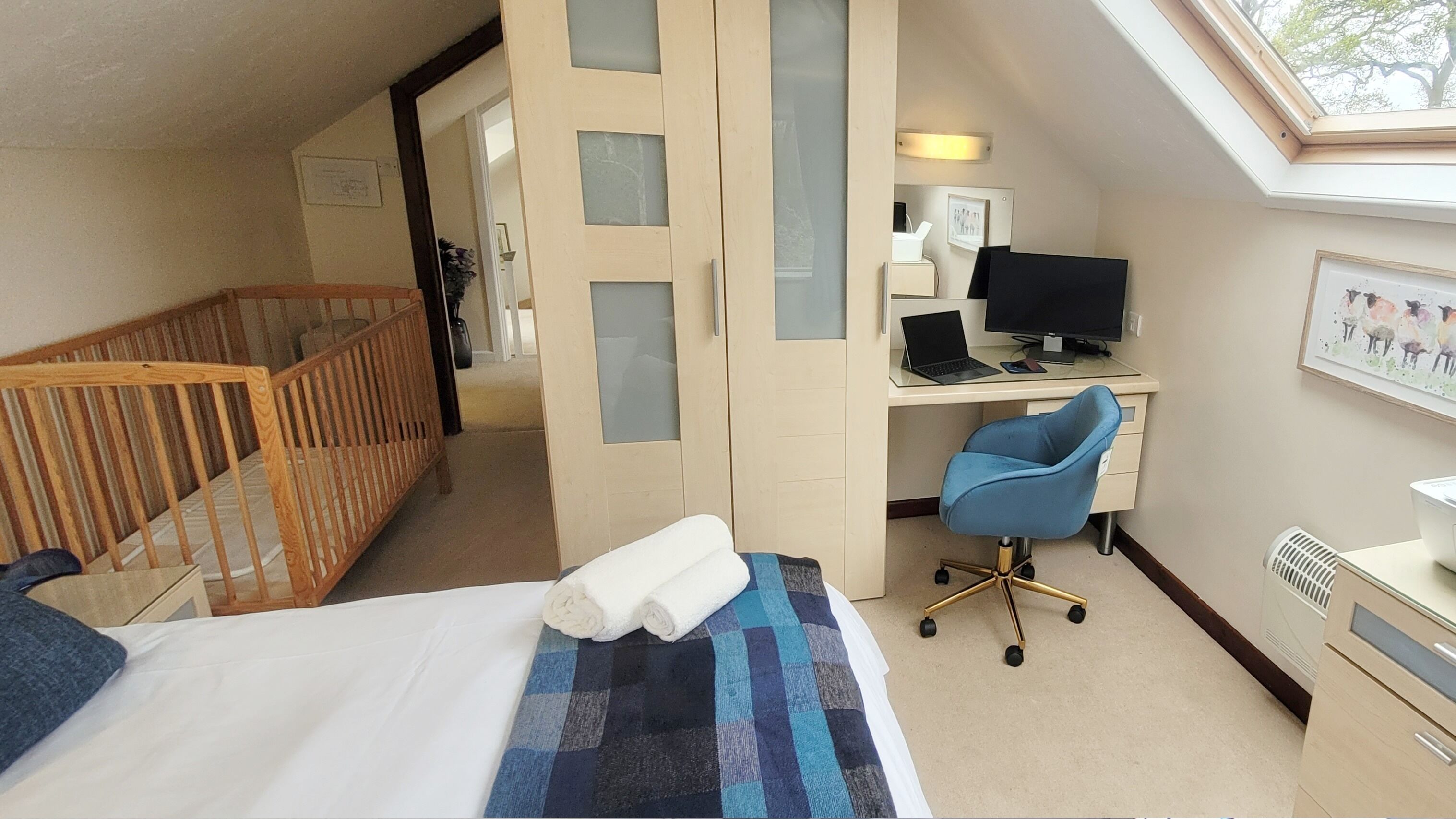 4 室のベッドルーム、客室ごとに異なる装飾、客室ごとに異なるインテリア、WiFi (無料)