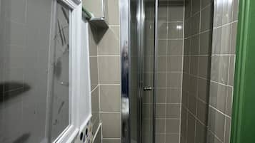 Toallas, jabón y papel higiénico