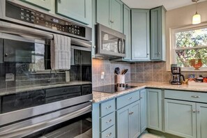 Geladeira, micro-ondas, fogão, cooktop
