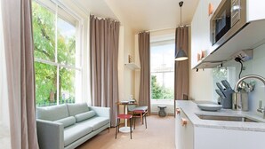 Unclassified image, 5 of 25, button - Superb Studio Apartment With Garden Views Near Camden (London)