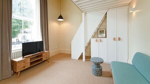 Unclassified image, 2 of 25, button - Superb Studio Apartment With Garden Views Near Camden (London)