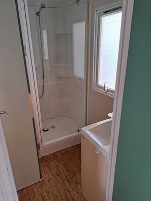 Shower, hair dryer, toilet paper