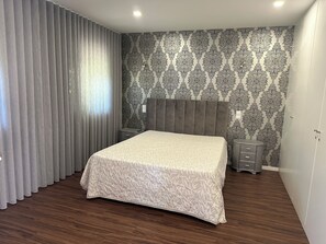 3 slaapkamers, reisbedje, wifi, beddengoed