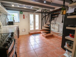 冰箱、电热水壶、烤面包机、厨具/餐具