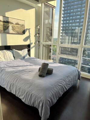 2 habitaciones, tabla de planchar con plancha, wifi y ropa de cama