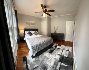 2 bedrooms, iron/ironing board, WiFi, bed sheets - Cozy 2 Bedroom Family Stay (Manchester)