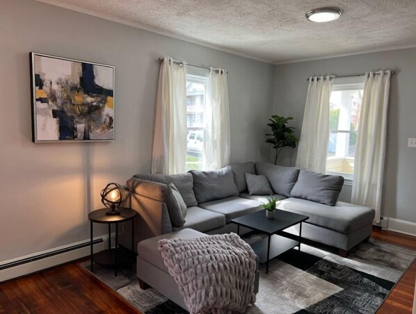 Living area - Cozy 2 Bedroom Family Stay (Manchester)