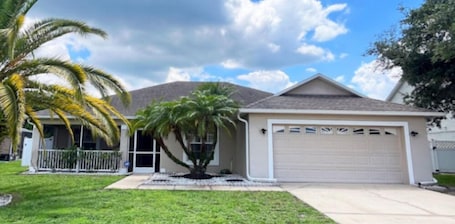 Vista frontal de la propiedad