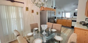 Luxury House | In-room dining