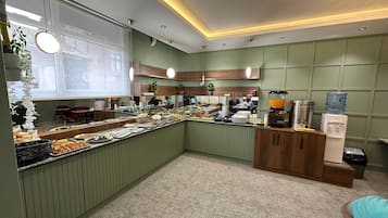 Free daily buffet breakfast