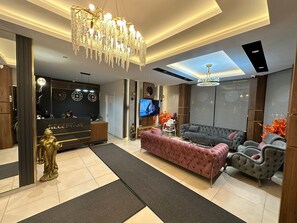 100-centimeters LCD-tv med satellitkanaler