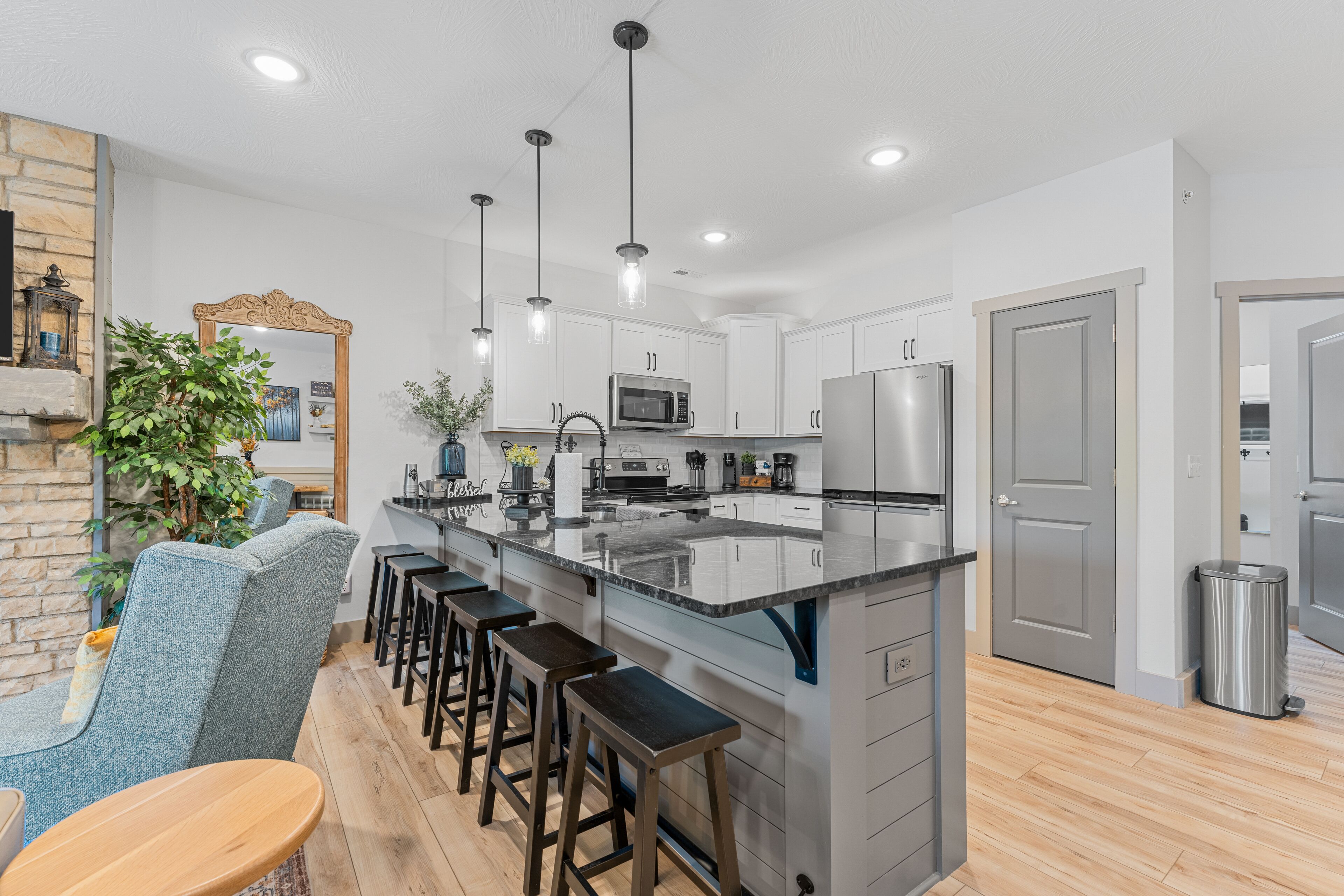 冰箱、微波炉、烤箱、炉灶