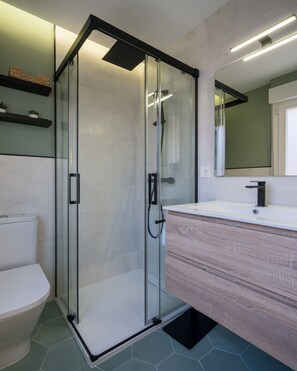 Shower, towels
