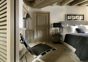 5 slaapkamers, een strijkplank/strijkijzer, reisbedje, wifi