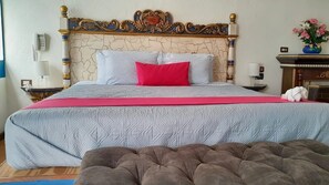 Family Room | Down comforters, iron/ironing board, free WiFi, bed sheets - Mesón Yollotl (Puebla)