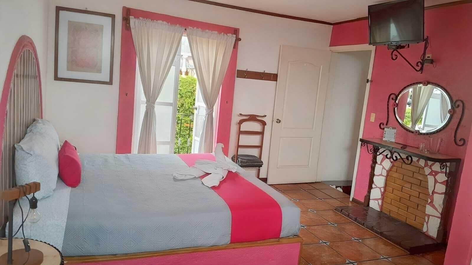 Habitació doble júnior | Cobrellits, planxa i posts de planxar, wifi gratuïta i roba de llit 