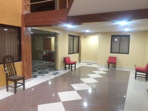 55-inch Smart TV with satellite channels - Hotel Casa Grande F&J (Potosi)