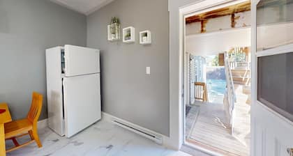 4 Wolfville's DT Core | Two Queen Bds+ Sofa Bed