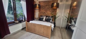 1 bedroom, iron/ironing board, WiFi, bed sheets - Charming apartment with parking (Katowice)