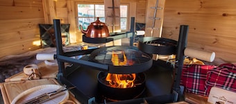 Cosy Shepherds Hut in the Scottish Highlands with hot tub (pet friendly)