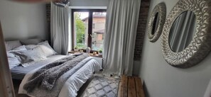 1 غرفة نوم ومكواة/لوح كي وواي فاي وملاءات أسرّة