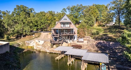 Lakeside Cove - Lakefront Home