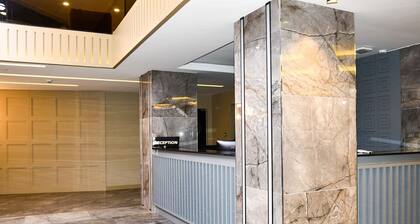 Moonlight Suite Hotel