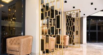 Moonlight Suite Hotel