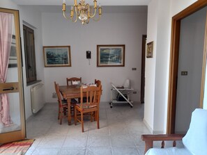 Tägliches einheimisches Frühstück gegen Gebühr