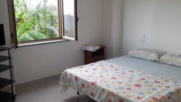 Doppel- oder Zweibettzimmer | Badezimmer | Kostenlose Toilettenartikel, Haartrockner, Bademäntel