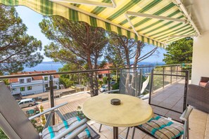Outdoor dining - Holiday apartment with a/c (Selce)