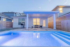 Pool - 4BR/3.5BH Private Pool: 5M Airport, F1 & 2300 Sqft (Austin)