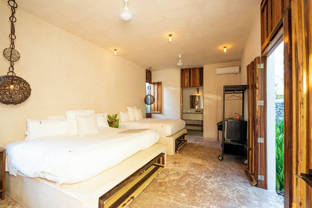 Luxe beddengoed, een minibar, gratis wifi, individueel gedecoreerd