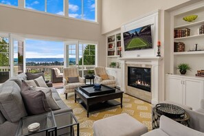 Smart TV, chimenea, videojuegos y estéreo