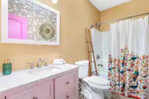 Towels, soap, toilet paper - Fabulous Night Fun Girls House
 (Ellenwood)