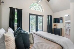 5 bedrooms, iron/ironing board, WiFi, bed sheets - Downtown High End Haven (Ellenwood)