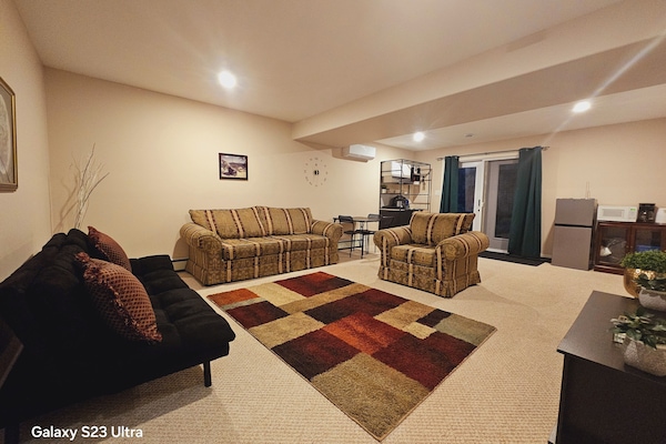 Suite with mini kitchen(kitchenette)and AC