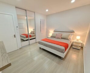 2 bedrooms - 2 BDR sleeps 6 near beaches (noord)