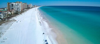Emerald Coast - 3 Mins to Beach !! FREE Parking, Luxury KING Beds, Office Space