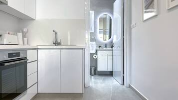 Luxury Apartment | In-room safe, soundproofing, free WiFi, bed sheets