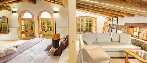 8 habitaciones, tabla de planchar con plancha, cuna de viaje y wifi