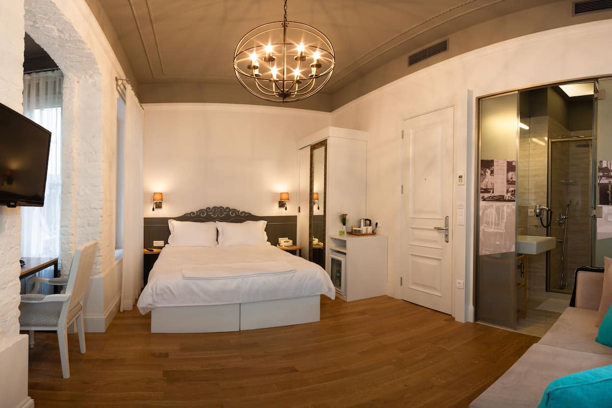 Basic Double or Twin Room | 1 bedroom, premium bedding, in-room safe, desk